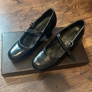 Flamenco shoes. NOT New but in perfect condition. Black.
